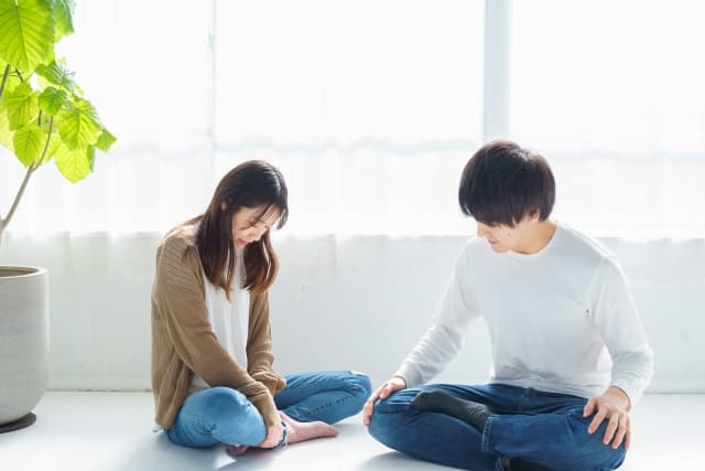 悩む女性